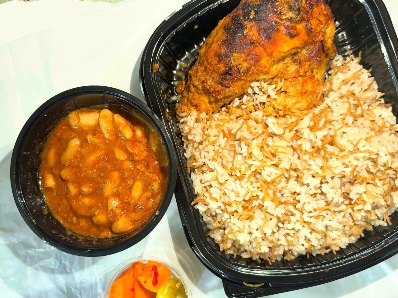 وجبة صدر +رز+فاصوليا+مخلل