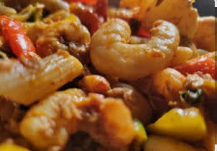 مكرونة بالجمبري صوص أحمر