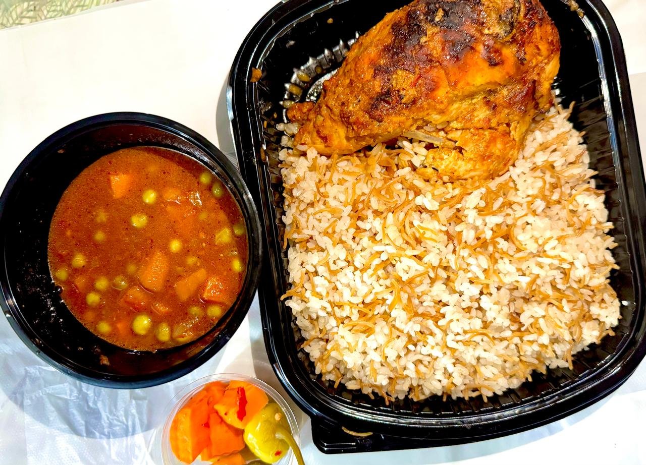 وجبة صدر +رز+بسلة+مخلل