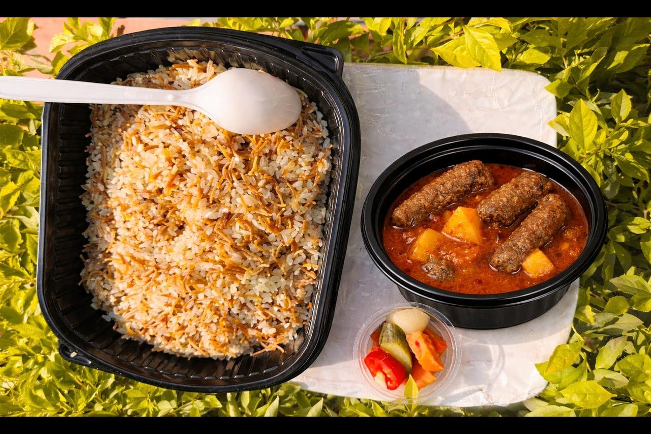 وجبة كفتة رز + رز بالشعرية + مخلل