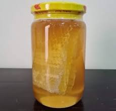 عسل نحل بالشمع