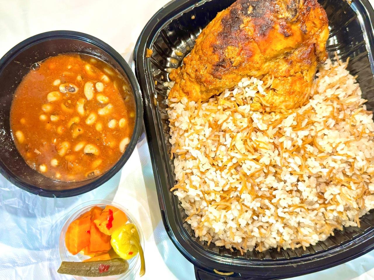 وجبة صدر +رز+لوبيا+مخلل
