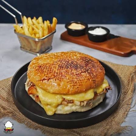 ماريا شاورما هالبينو
