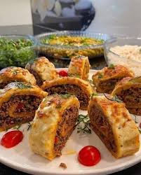 رول لحم بالموزاريلا